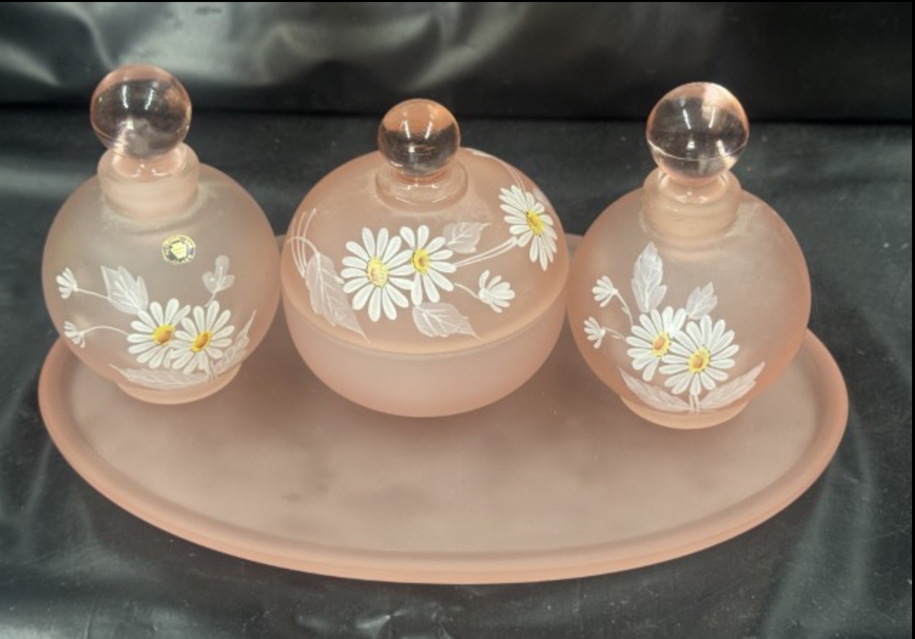 1902 Dresser Set Pink Mist Daisy Decoration 
