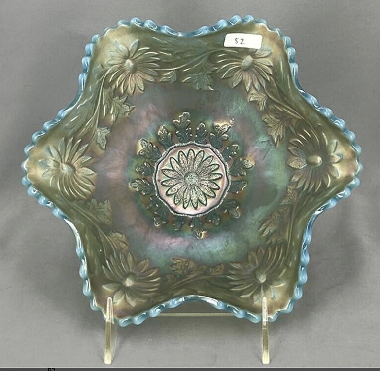 Daisy Wreath Blue Opalescent Carnival