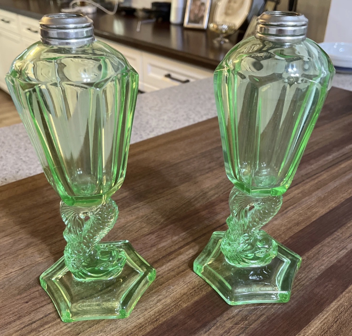 1049 Dolphin Oil Lamp - Green