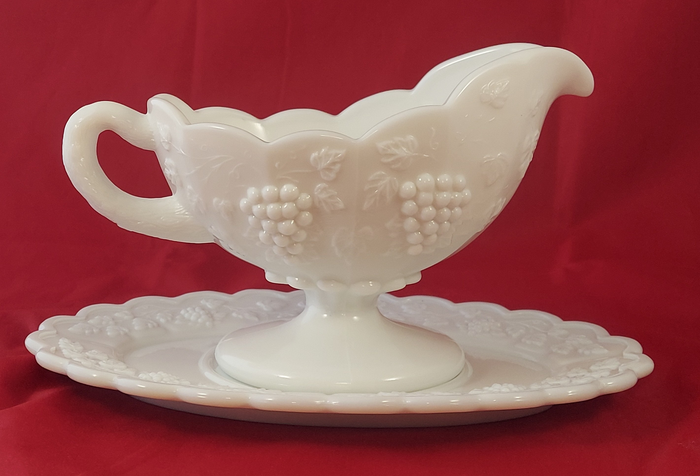Gravy boat and underliner