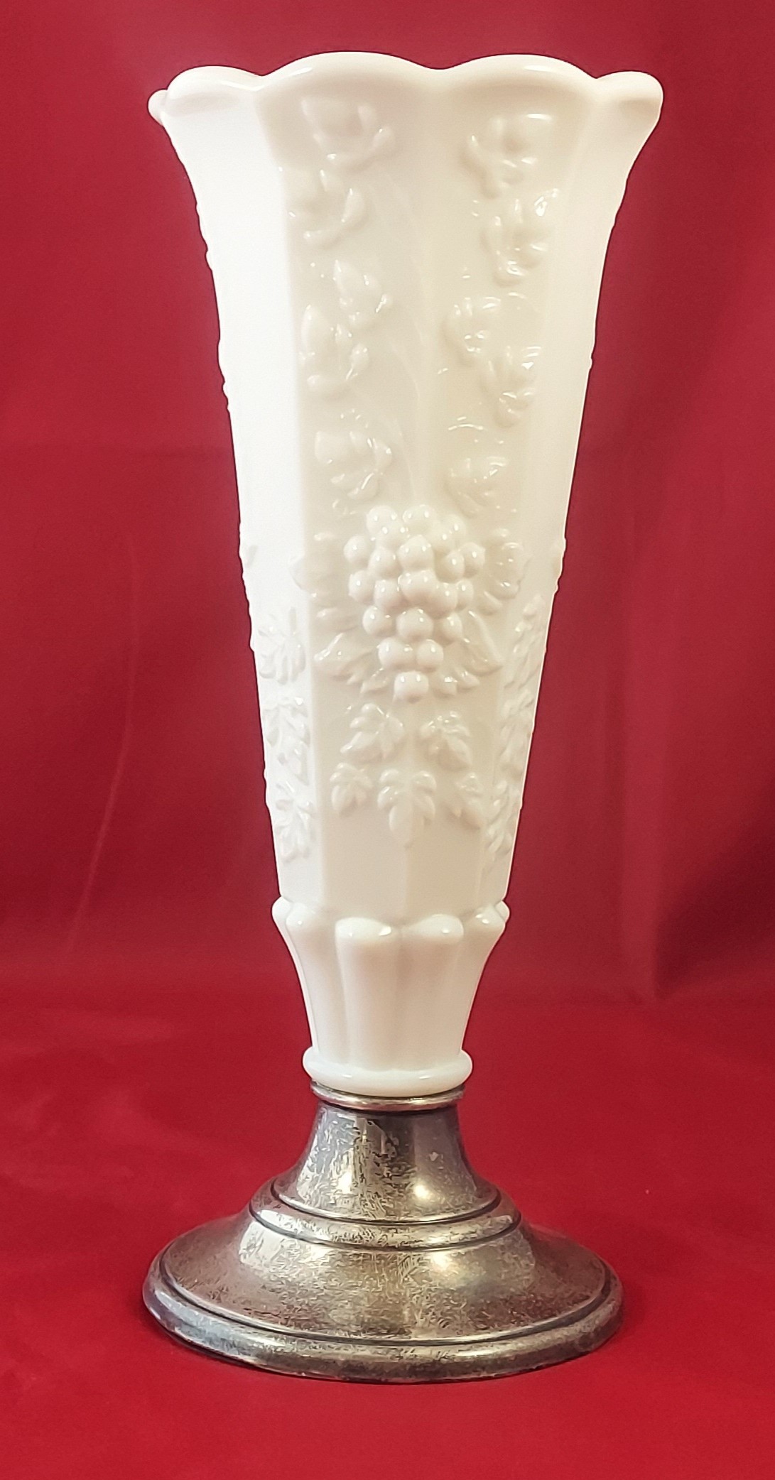 Epergne vase with silver base