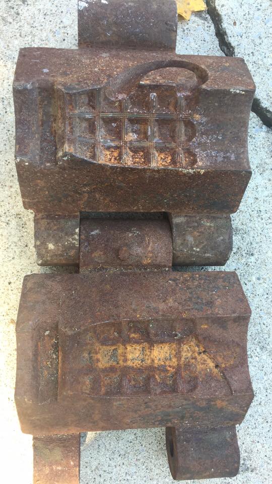 124 "Berlin" "Waffle" Pitcher Mould